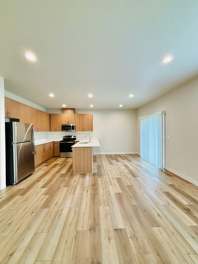 Lebanon Townhome: 2434 Leonard Ln.