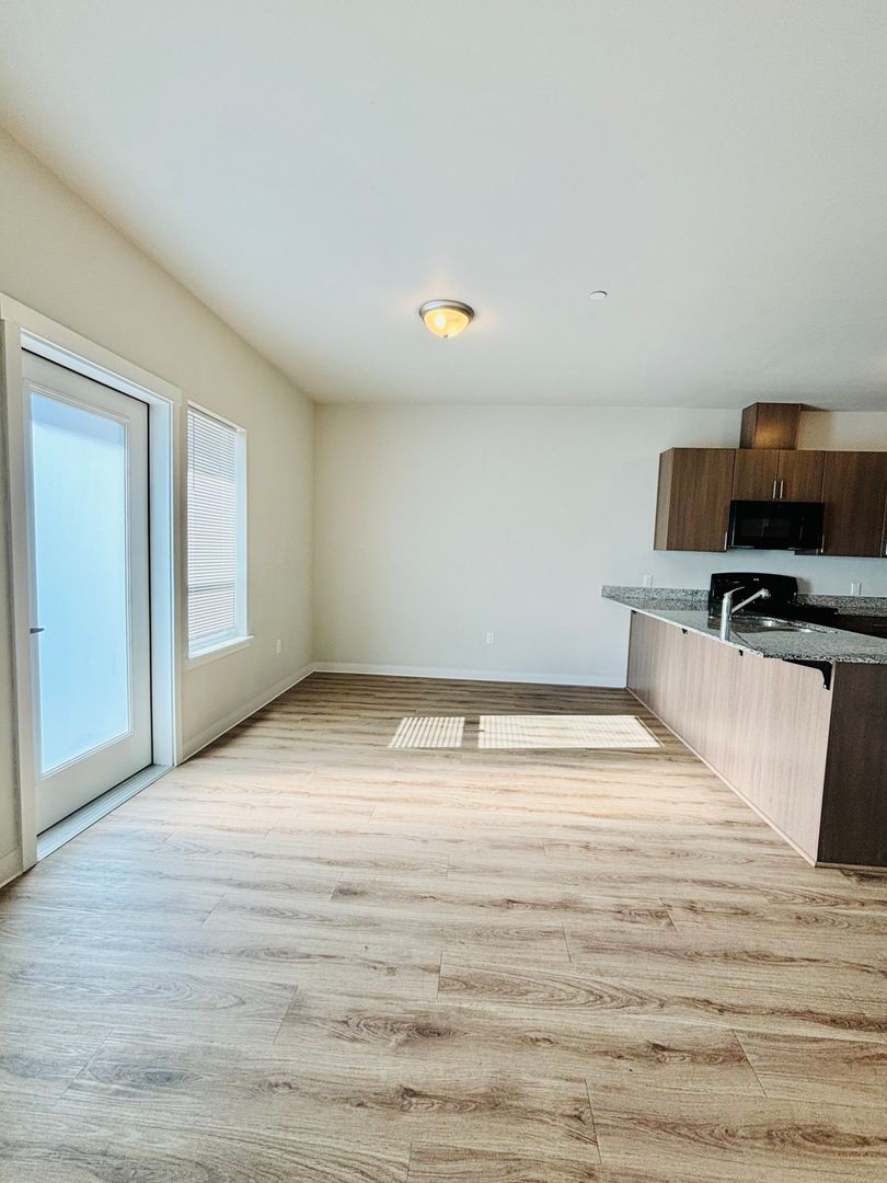 Lebanon Apartment: 2400 S. 12th St.