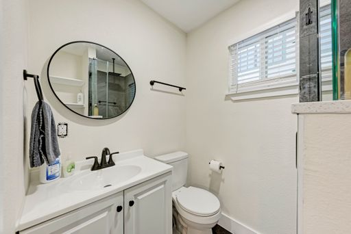 For Lease – Fully Furnished Studio Near UT – photo 1