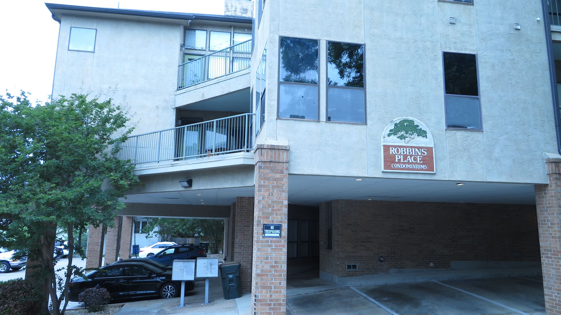Austin House: 1910 Robbins Place #202 - Unit-1