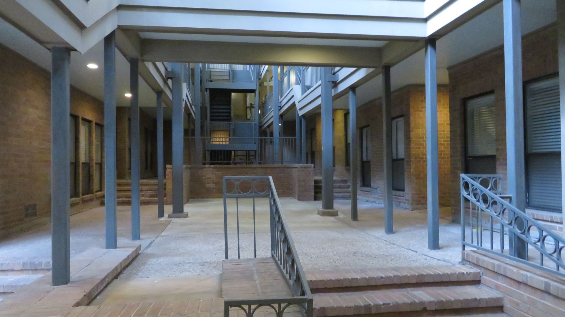 Austin House: 1910 Robbins Place #202 - Unit-1