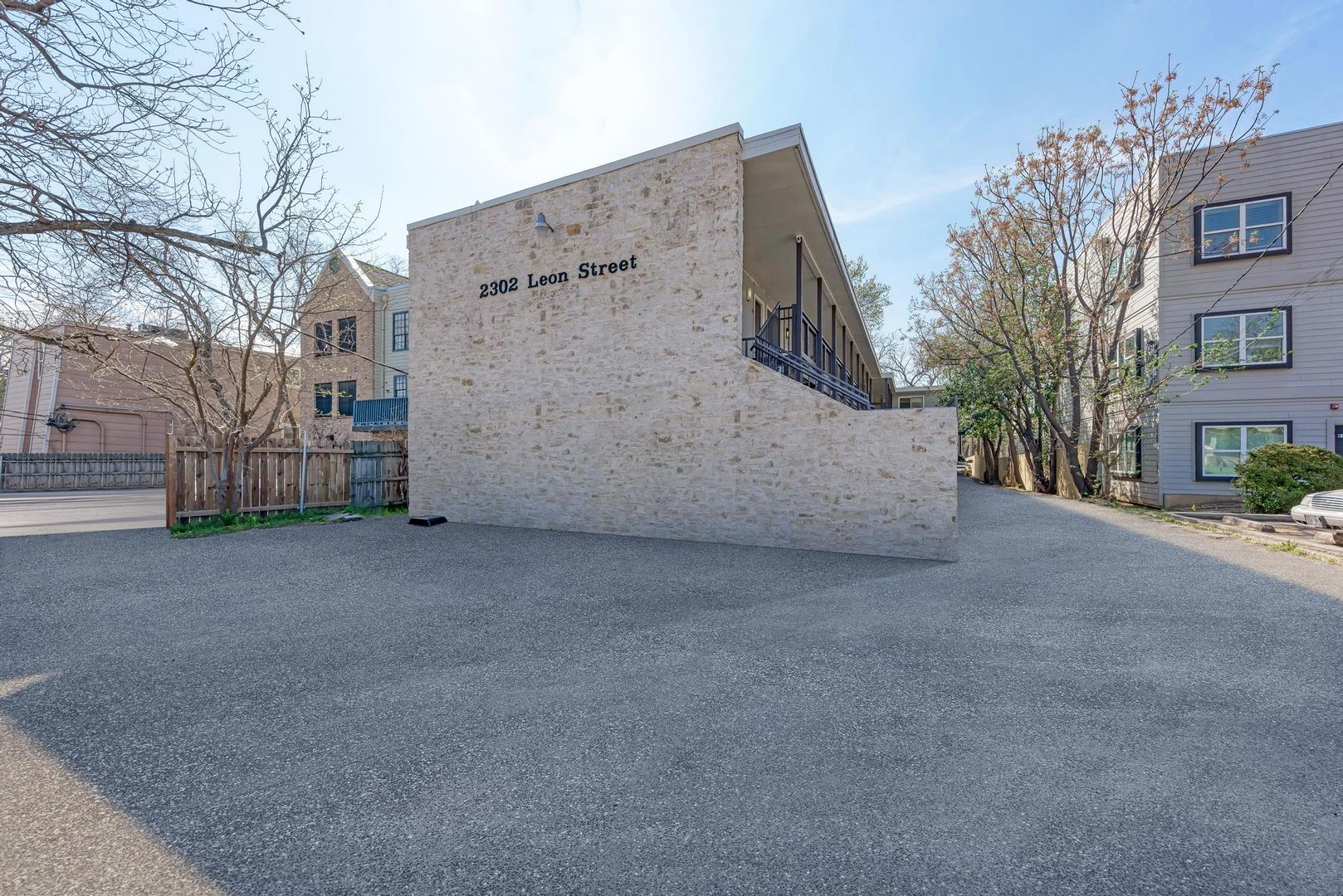 austin House: 2302 leon st #04