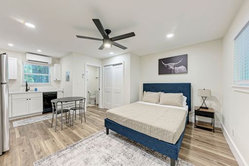 For Lease – Fully Furnished Studio Near UT – photo 1