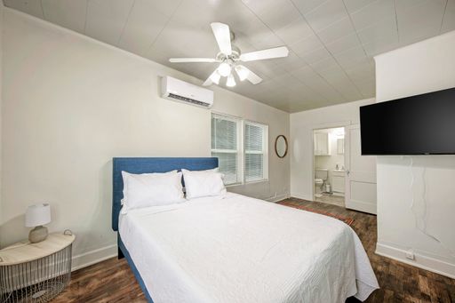 Charming Fully Furnished Studio in the Heart of UT Campus – $1,600/Month – photo 1