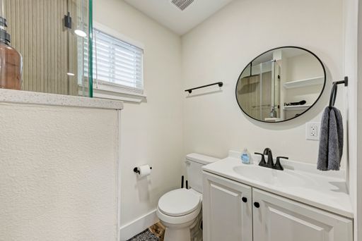 For Lease – Fully Furnished Studio Near UT – photo 1