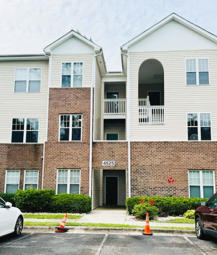 Wilmington Apartment: 4525 Sagedale Drive Unit 202