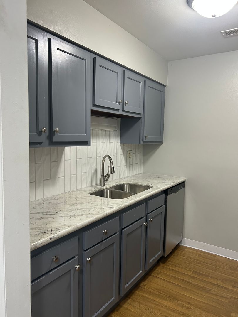 Champaign Apartment: 1862 Valley Rd