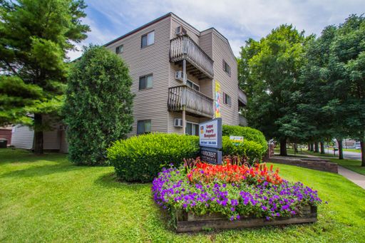 Spacious 1 Bedroom | 1 Bathroom