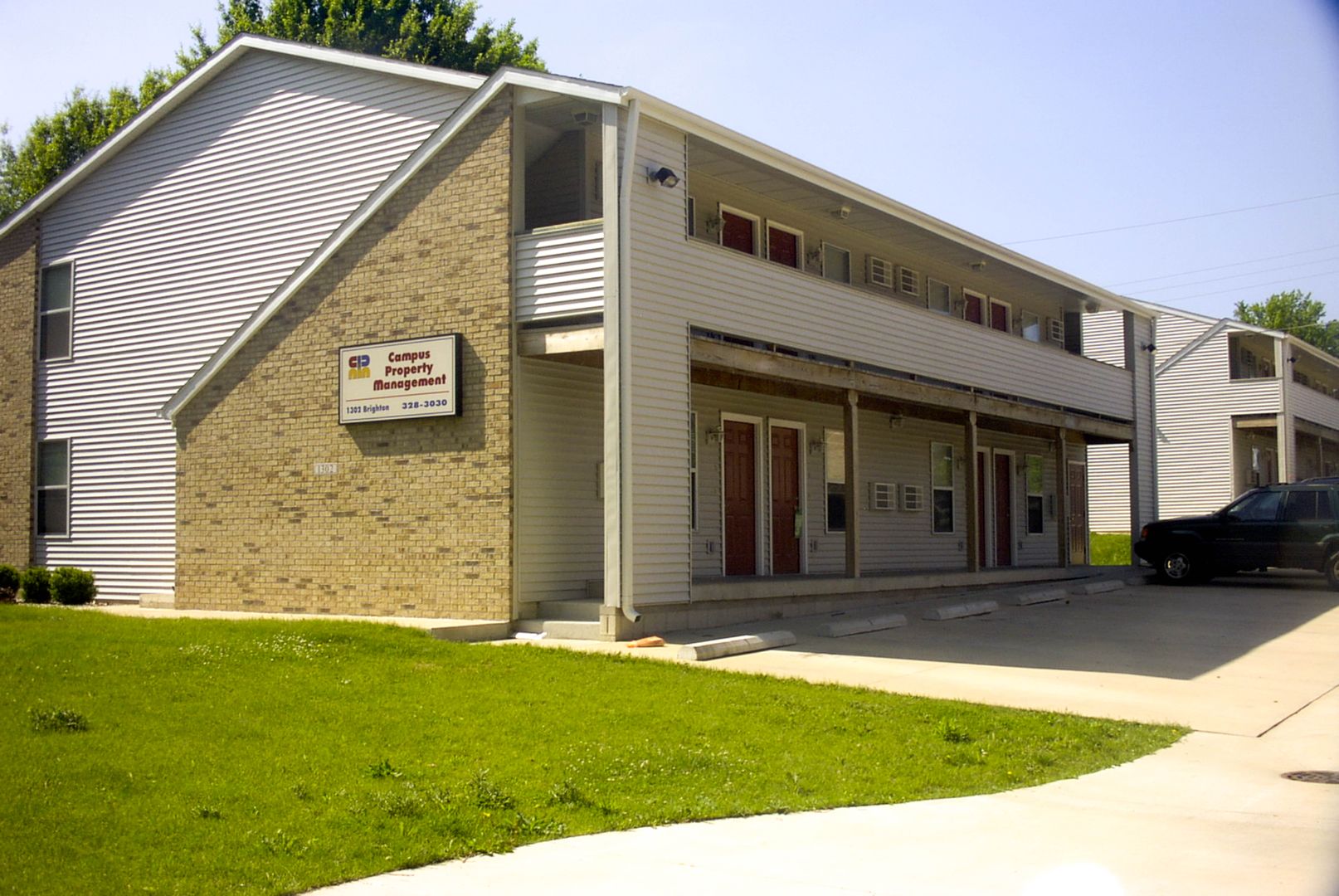 Urbana Apartment: 1302 Brighton