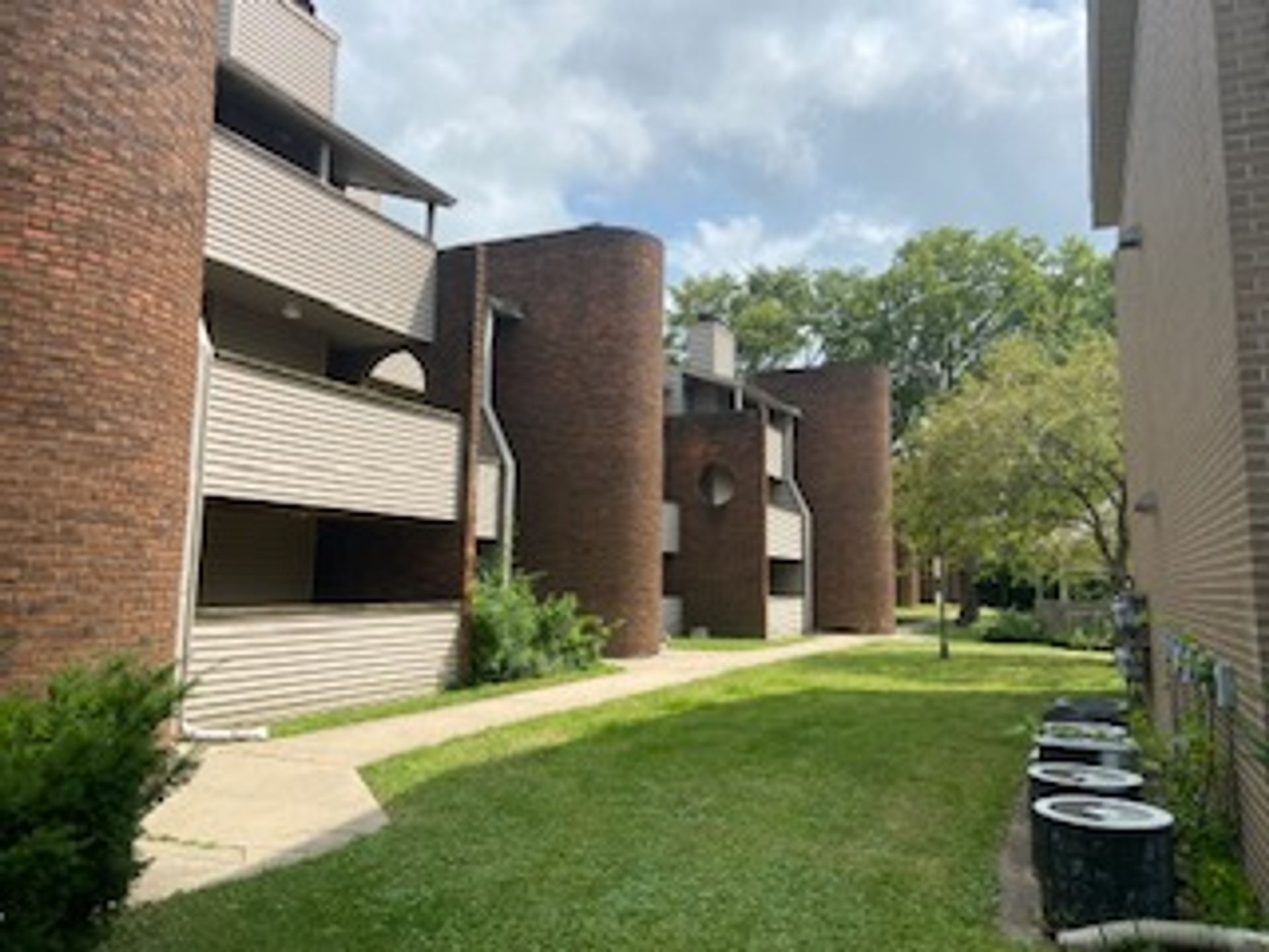 Urbana Apartment: 500-510 E Michigan