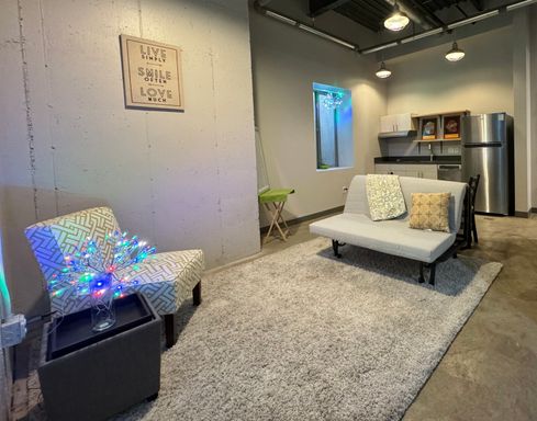 Beautiful Studio Near CSU! – photo 1