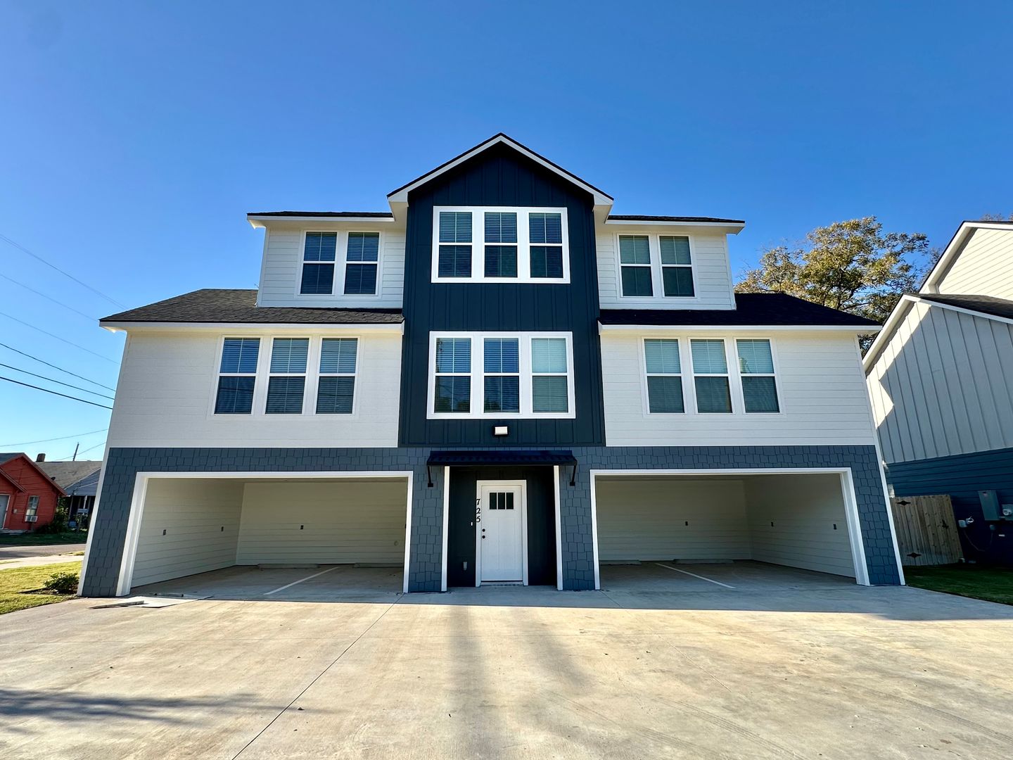 Waco Townhome: 719-725 Oakwood Ave