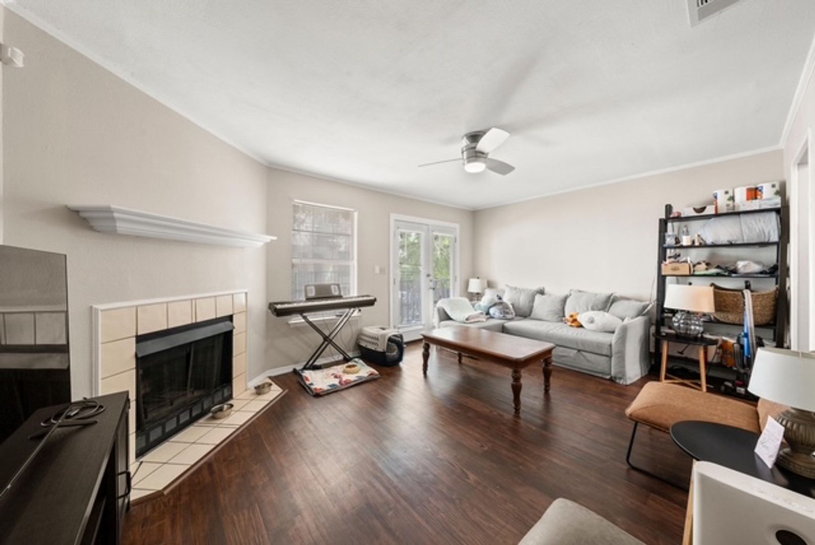 Tastefully Renovated 3/2.5 Condo Steps from Baylor Campus!