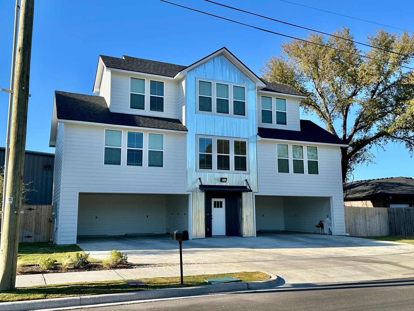 Waco Townhome: 719-725 Oakwood Ave