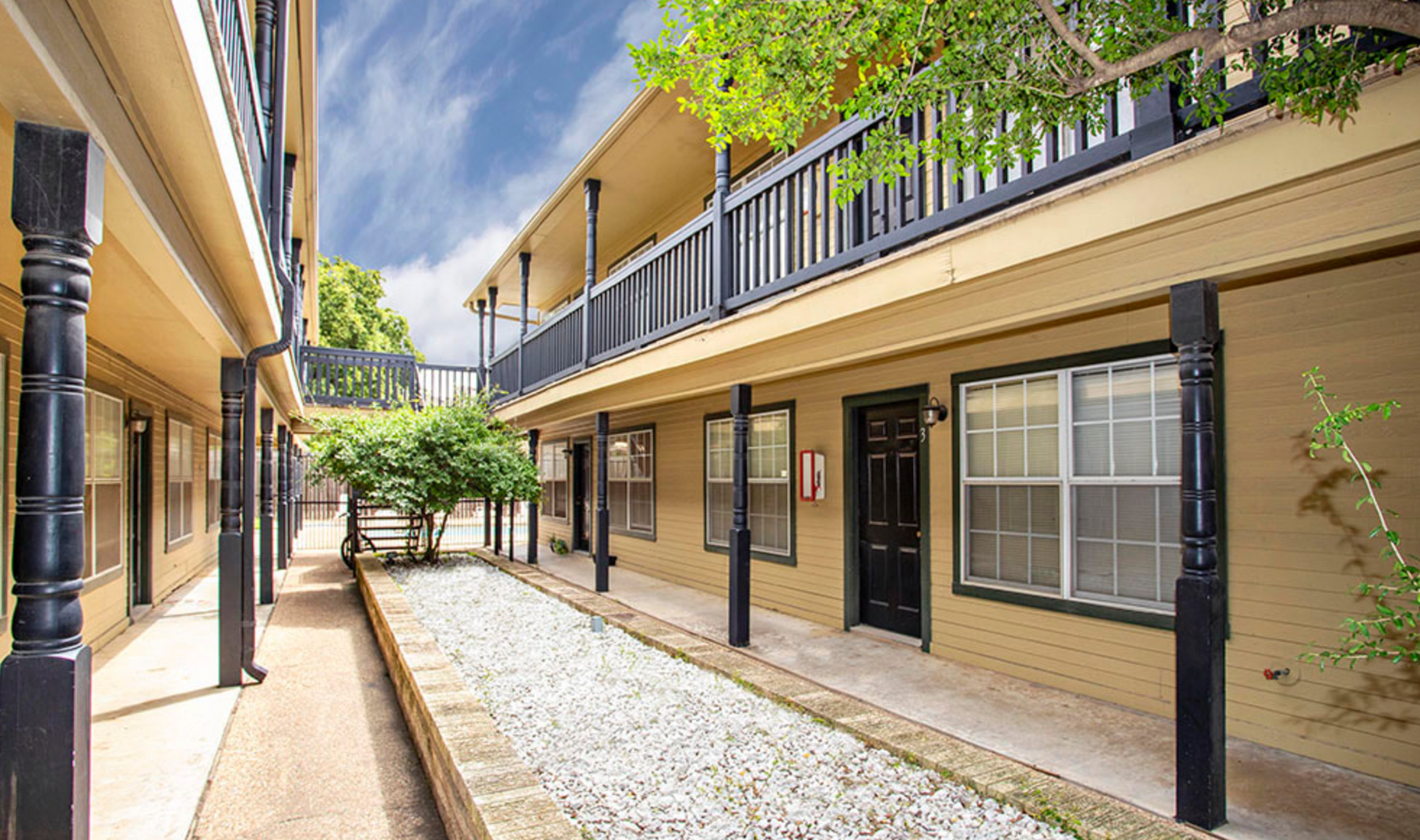 Waco Apartment: 1326 S 11th St