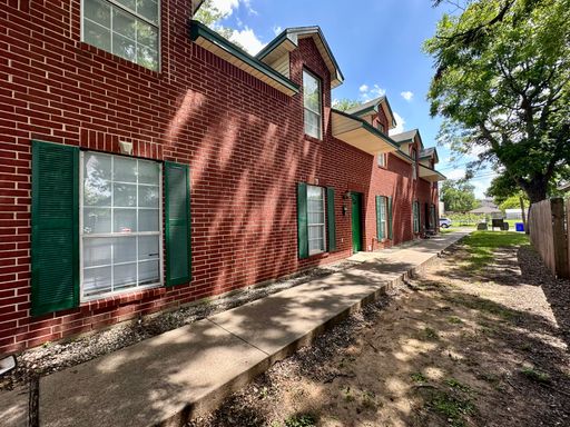 Charming 3BD/2BTH Duplex! – photo 1
