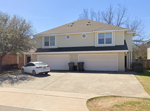 3/3.5 Townhome-Style Duplex Near Campus with Garage, Fenced Yard & Community Pool! – photo 1