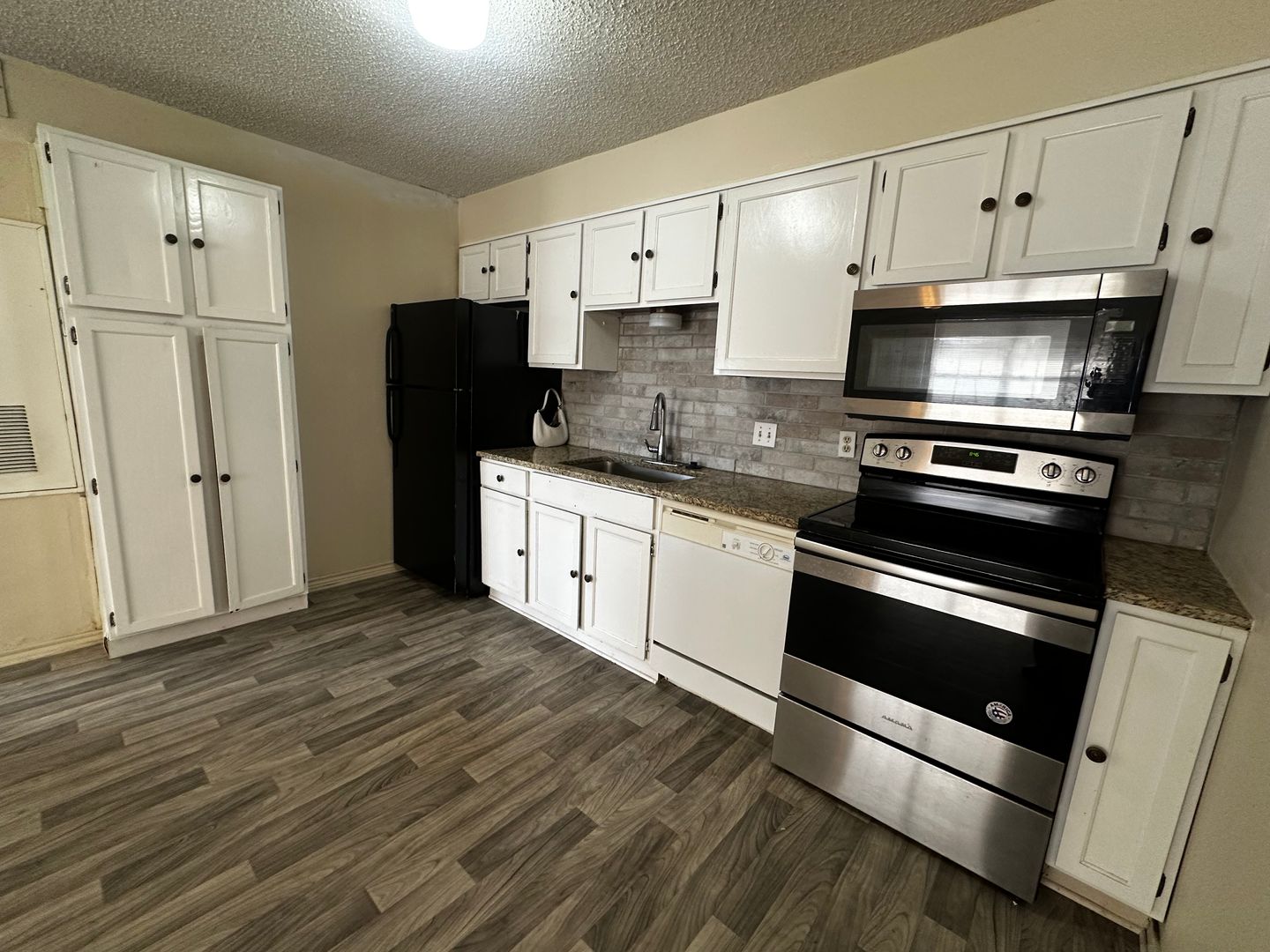 Waco Apartment: 1326 S 11th St