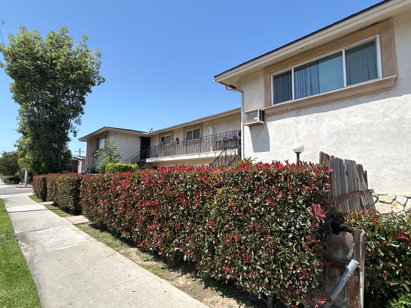 Whittier Apartment: 14041 & 14049 Dicky St.