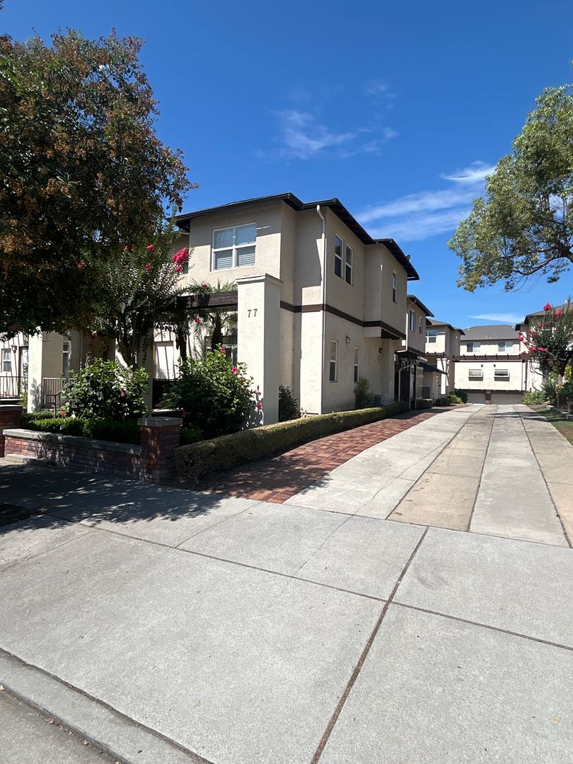 Pasadena Condo: 77 S. Sierra Madre Blvd. #16