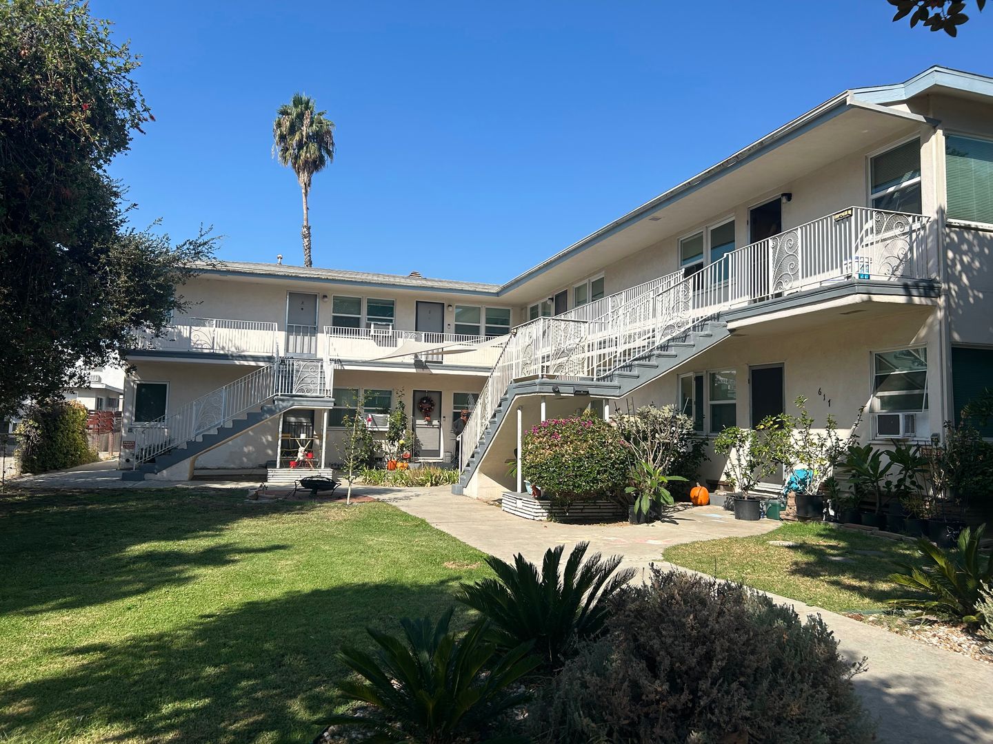 Alhambra Apartment: 617 S. Almansor St.
