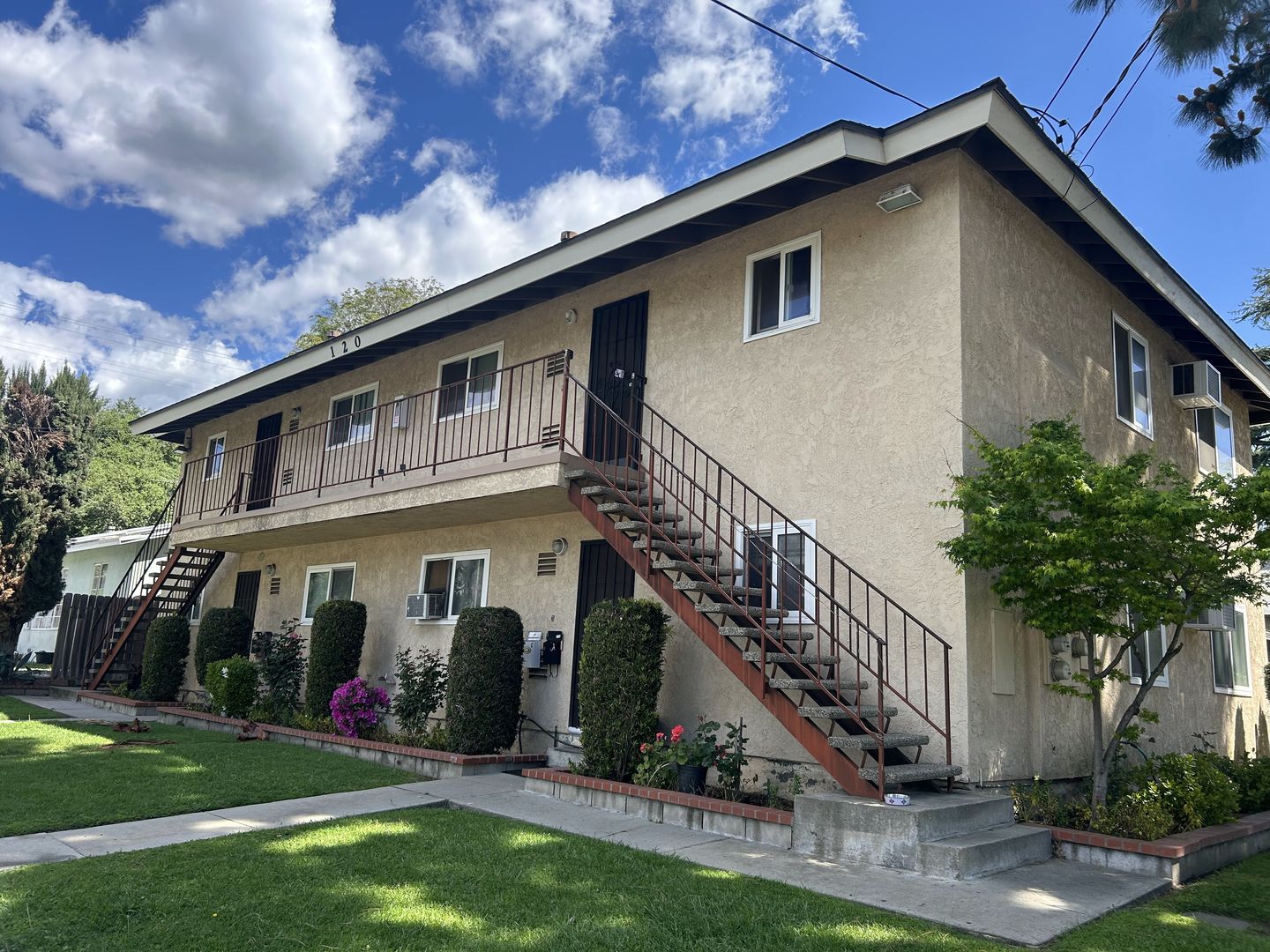 Monrovia Apartment: 120 S. Canyon Blvd.