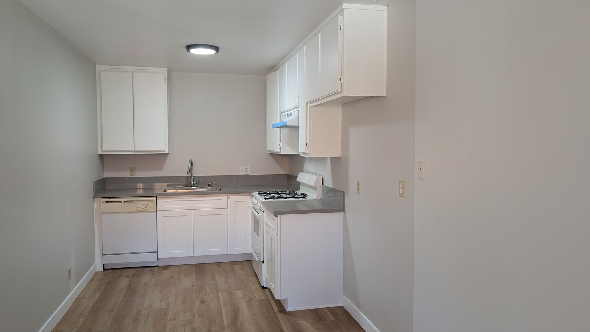 Ontario Apartment: 504-512 W. Berkeley Ct.