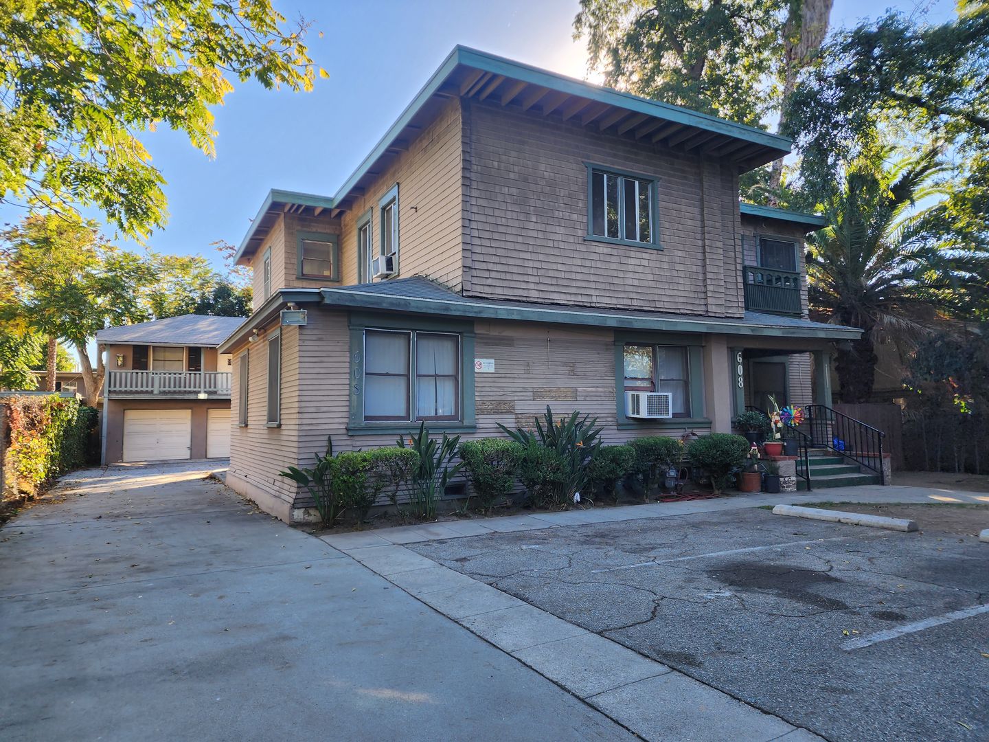 Pasadena Apartment: 608 -612 N. Marengo Ave.