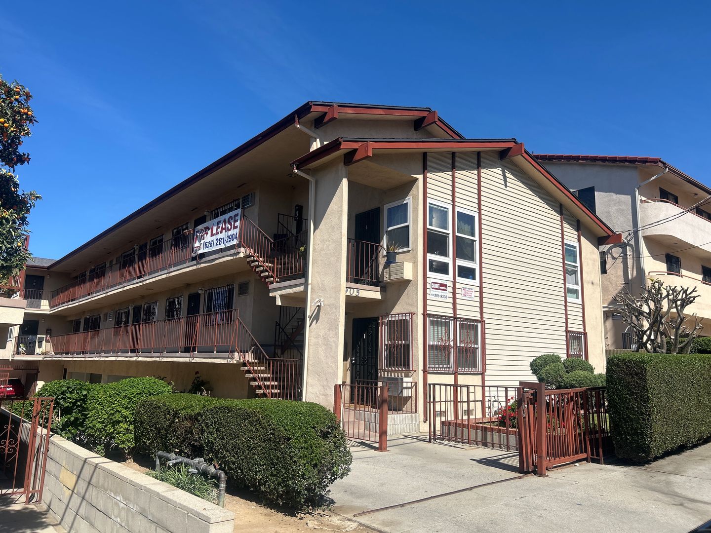 Los Angeles Apartment: 901-905 Centennial St.