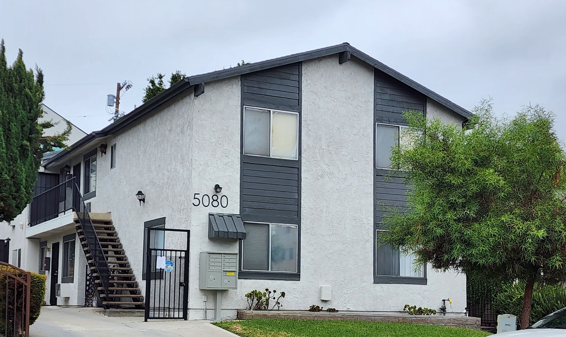Los Angeles Apartment: 5080 Glen Iris Ave.