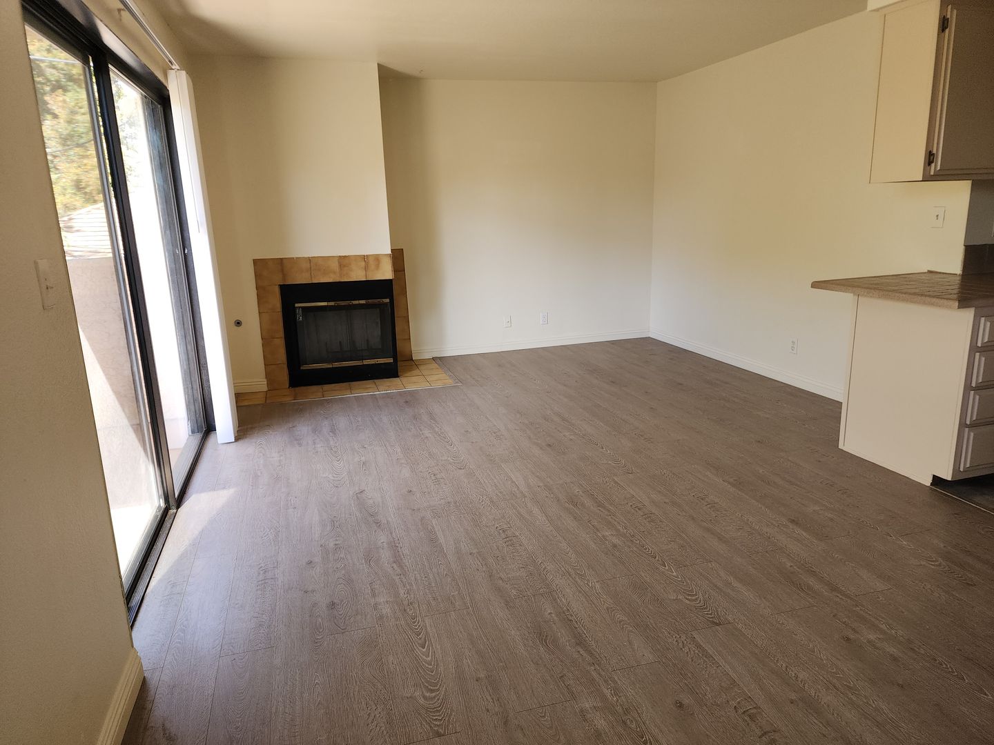 Los Angeles Apartment: 3747 Kelton Ave.