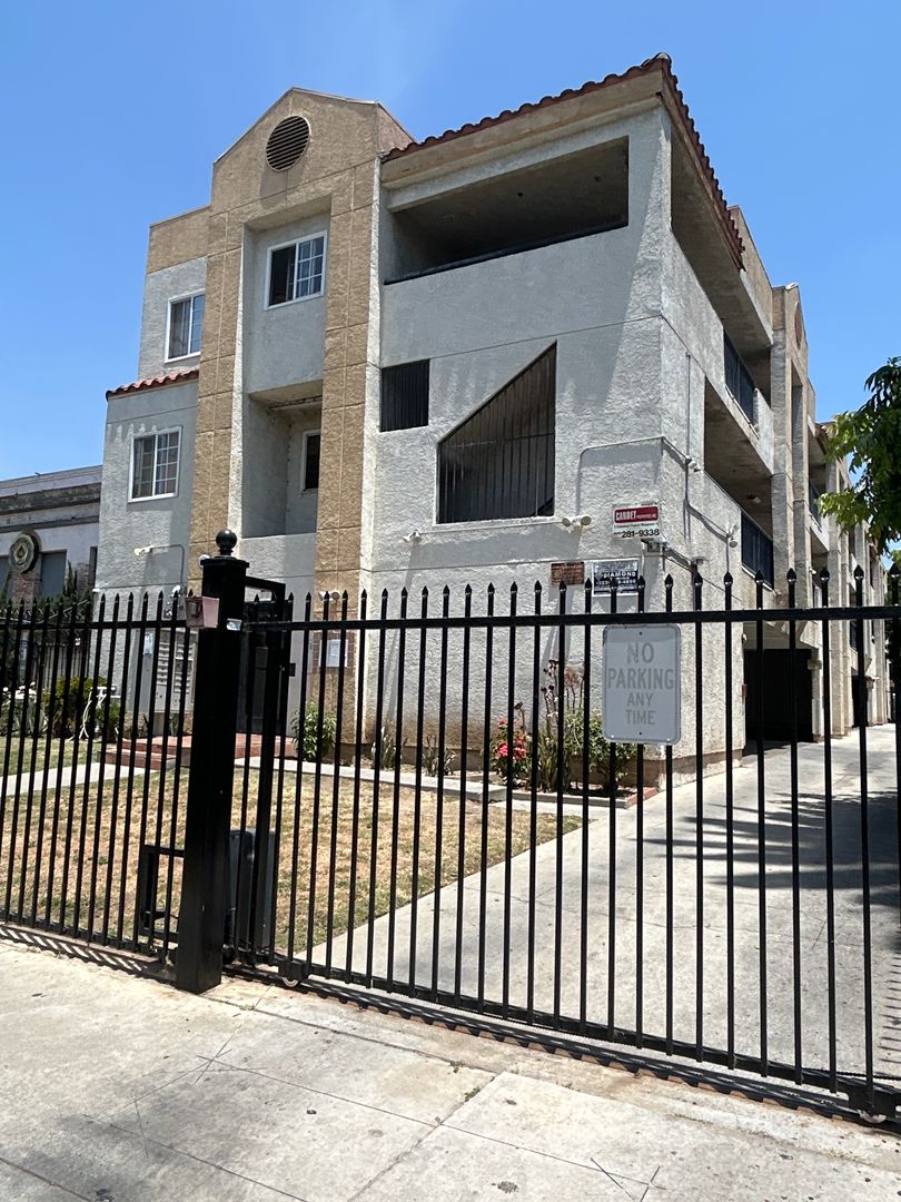 Los Angeles Apartment: 223 N. Avenue 55