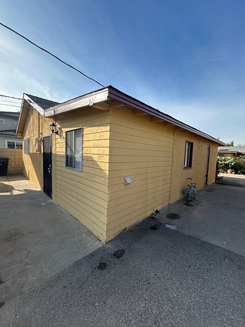 Rosemead Apartment: 3029-3035 N. Jackson Ave.