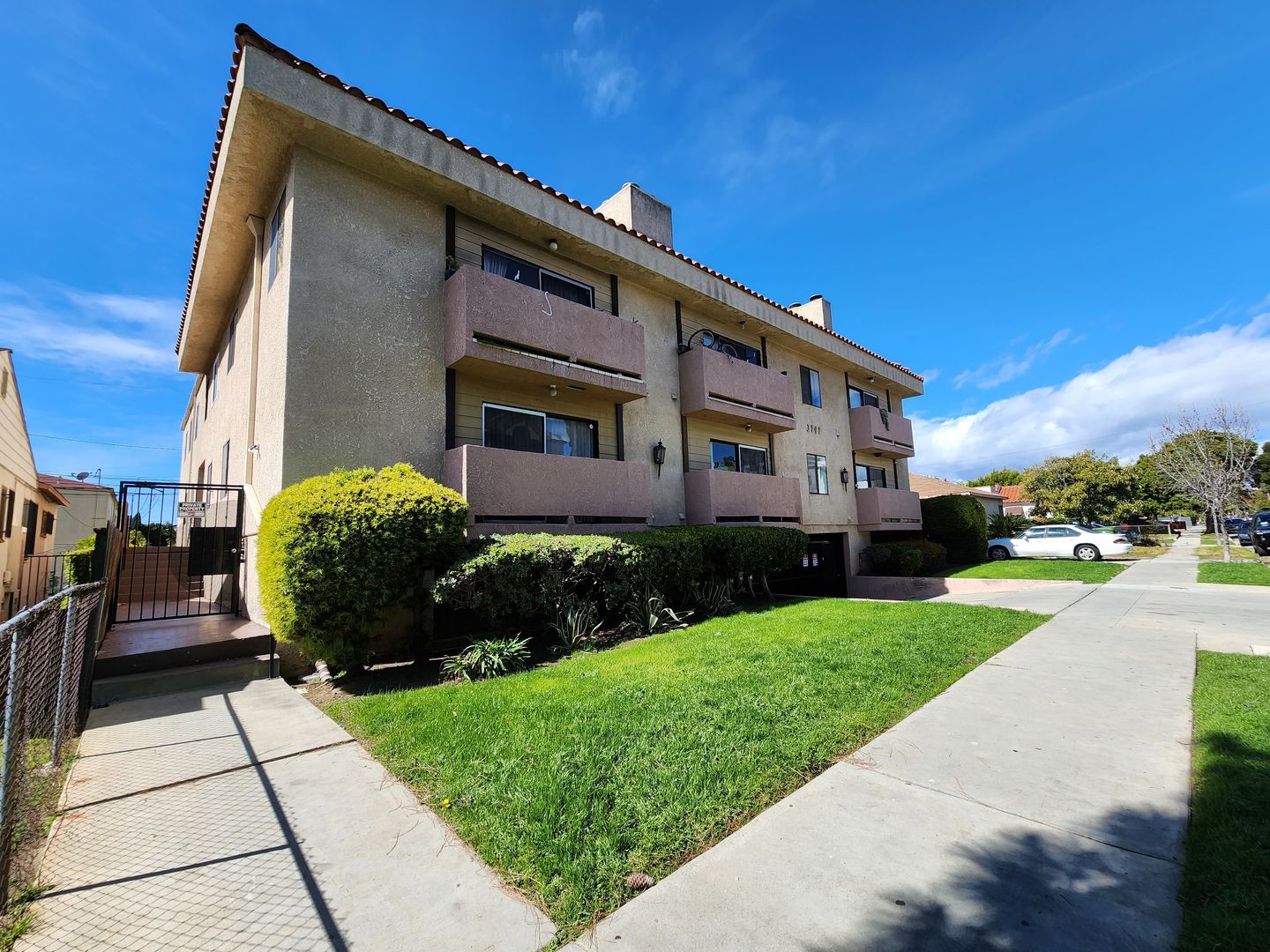 Los Angeles Apartment: 3747 Kelton Ave.