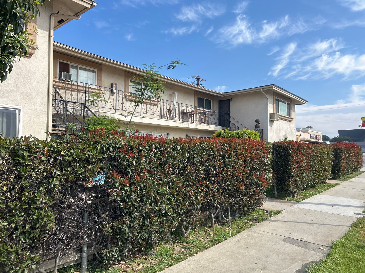 Whittier Apartment: 14041 & 14049 Dicky St.