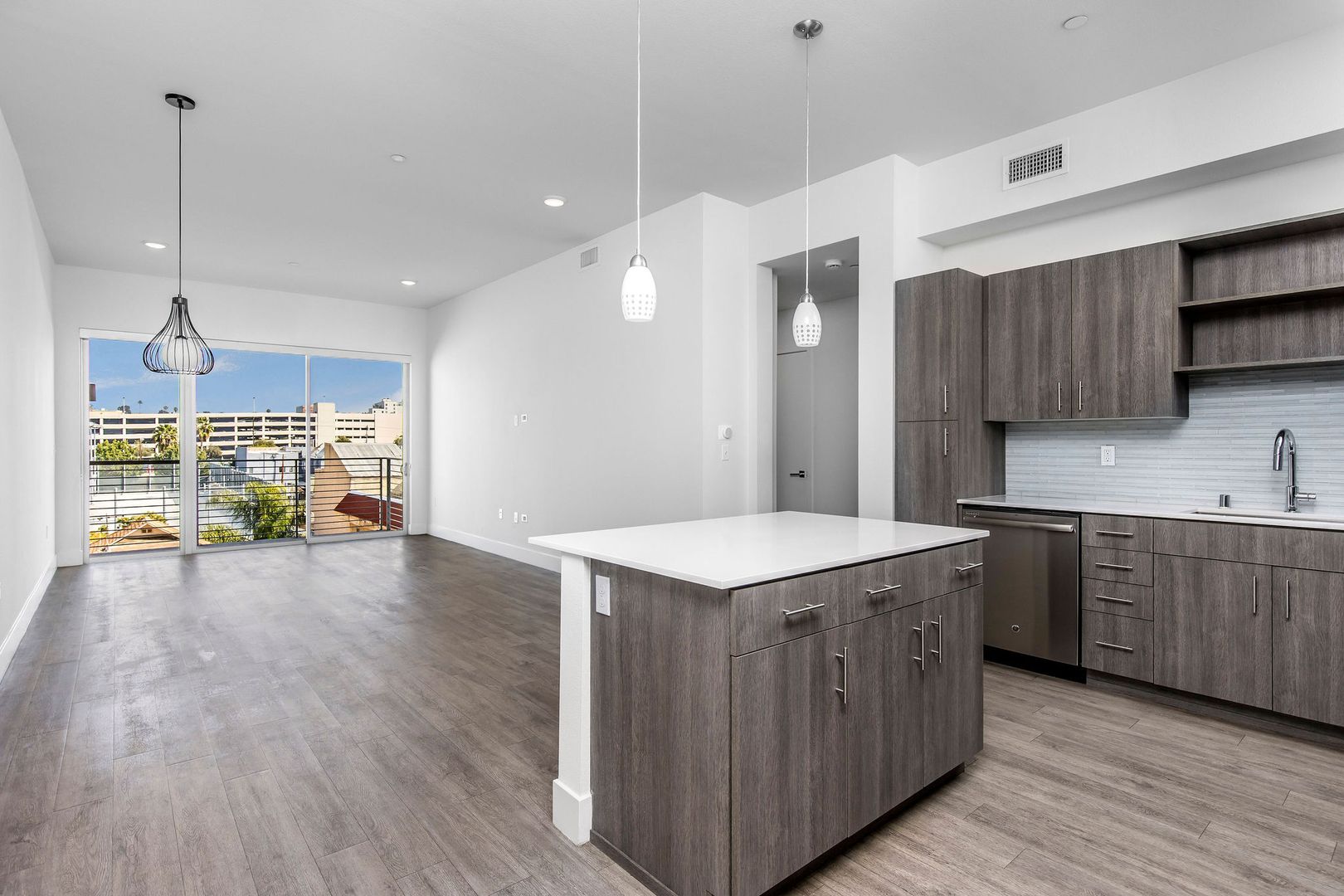 Los Angeles Apartment: 1331 W 7th St