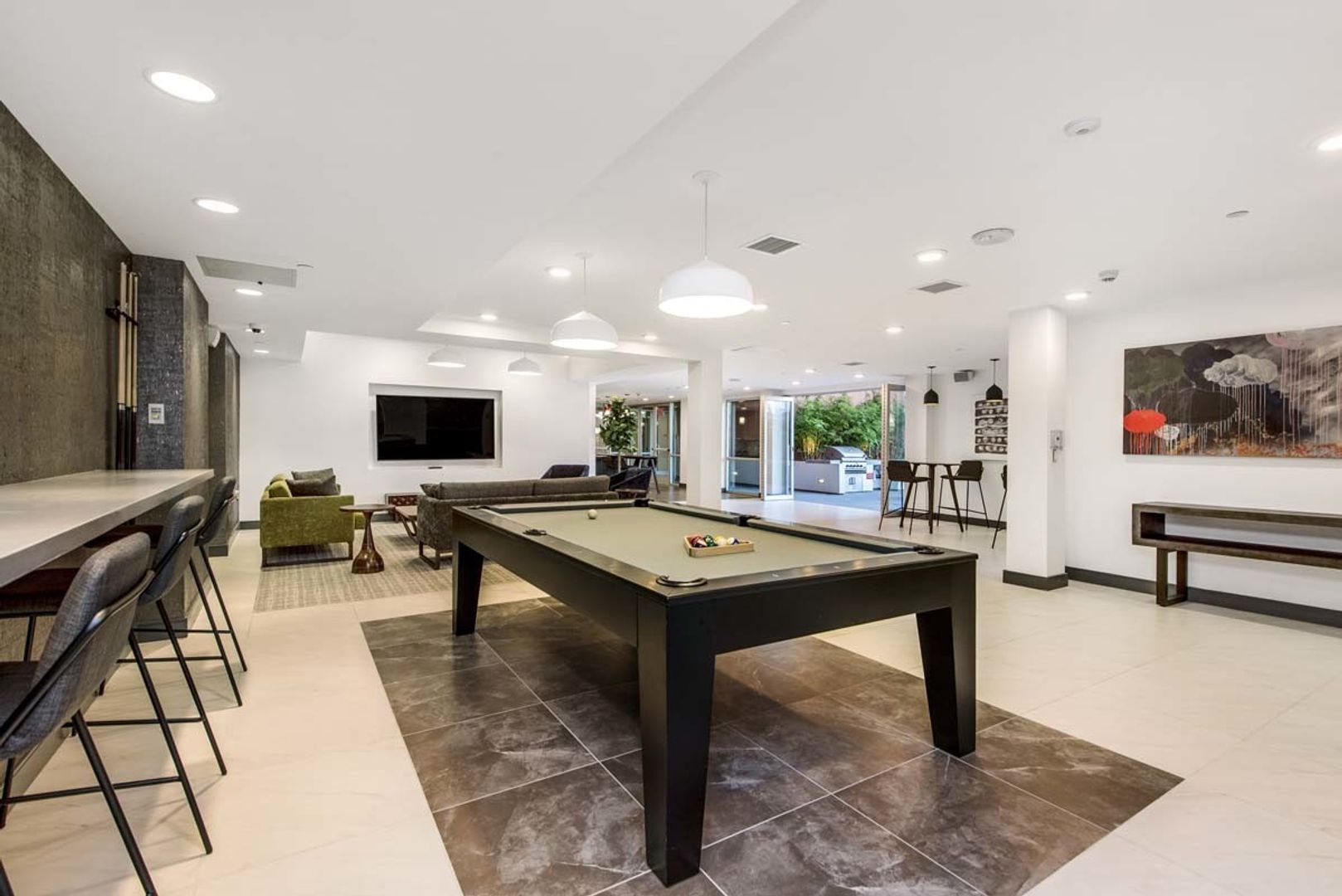 Los Angeles Apartment: 453 S Kenmore Ave