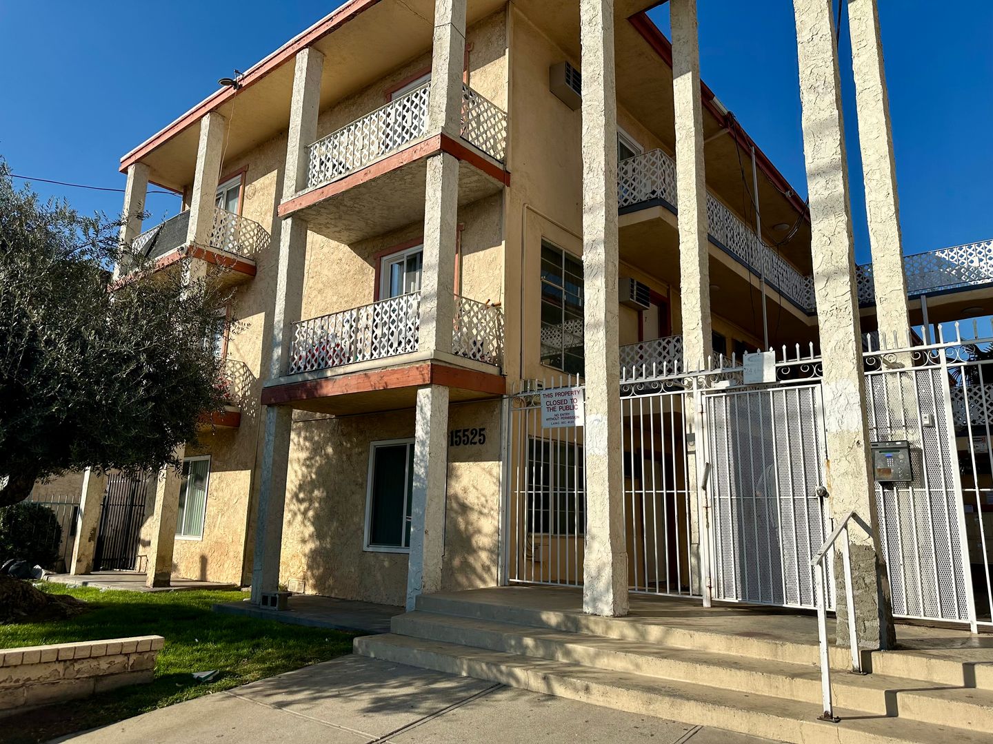 North Hills Apartment: 15525 Nordhoff St