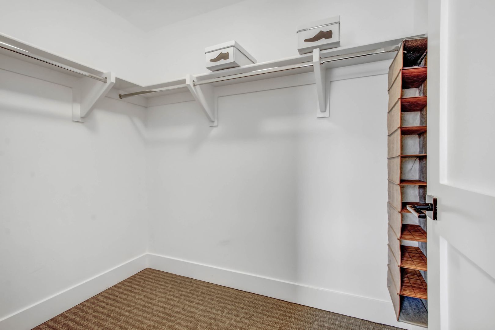 Los Angeles Apartment: 1168 S Barrington Ave