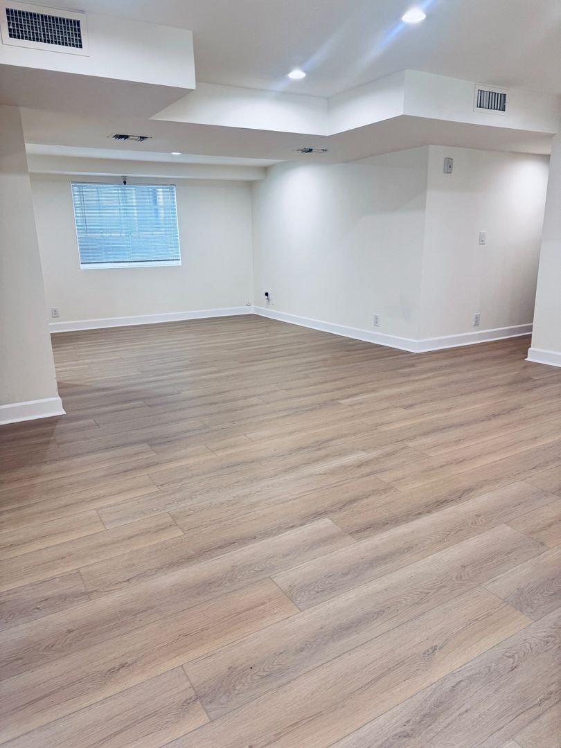 Los Angeles Apartment: 317 S Hamel Rd