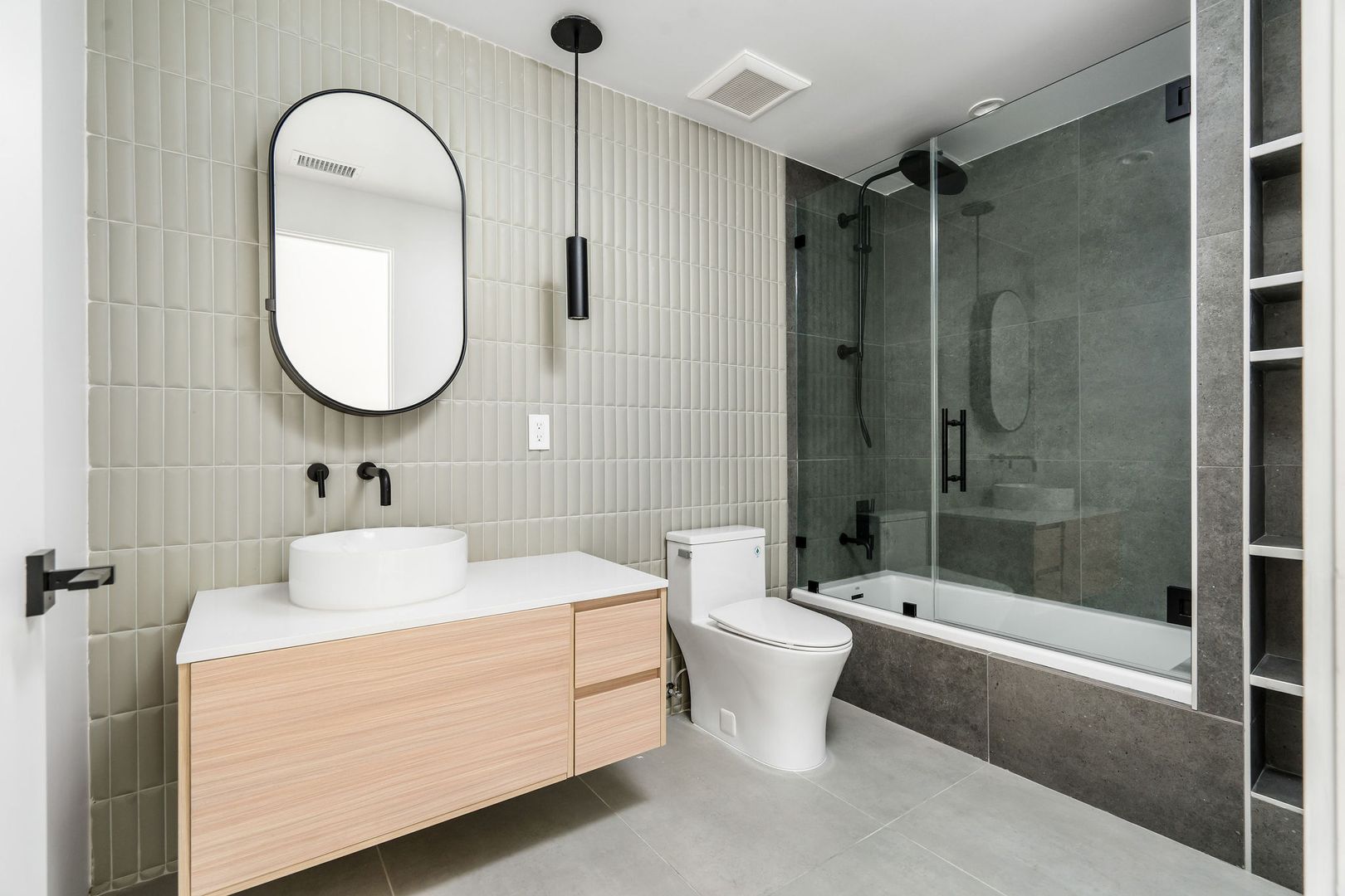 West Hollywood Apartment: 1136 N La Cienega Blvd