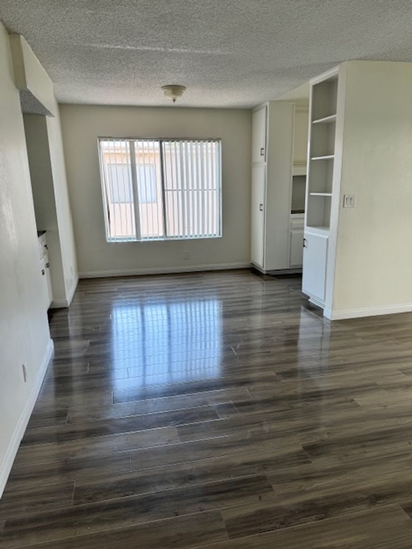 Los Angeles Apartment: 319 S Clark Dr