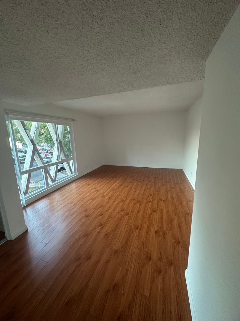 511 N Kenmore Ave 10 of 12