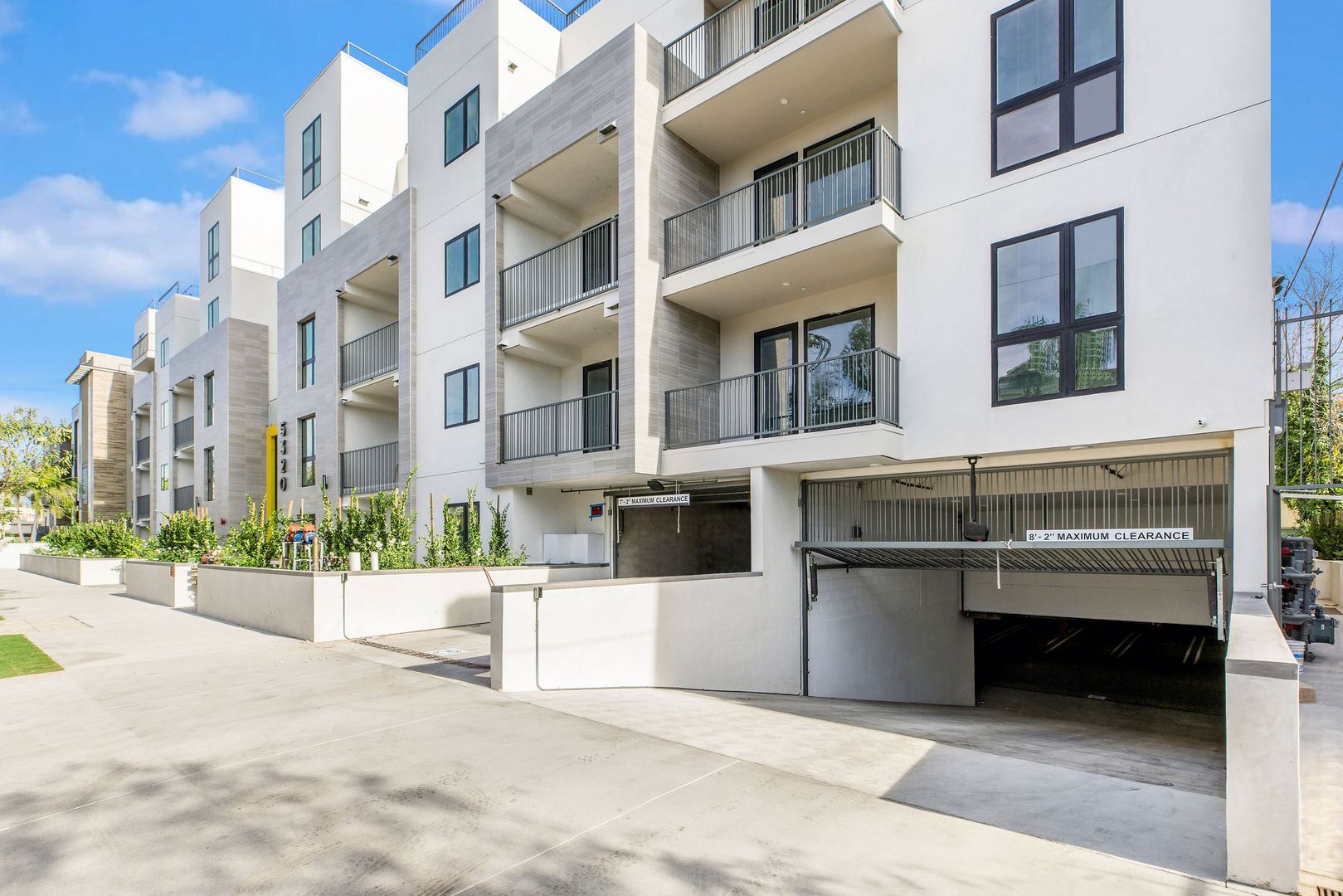 North Hollywood Apartment: 5320 Cartwright Ave