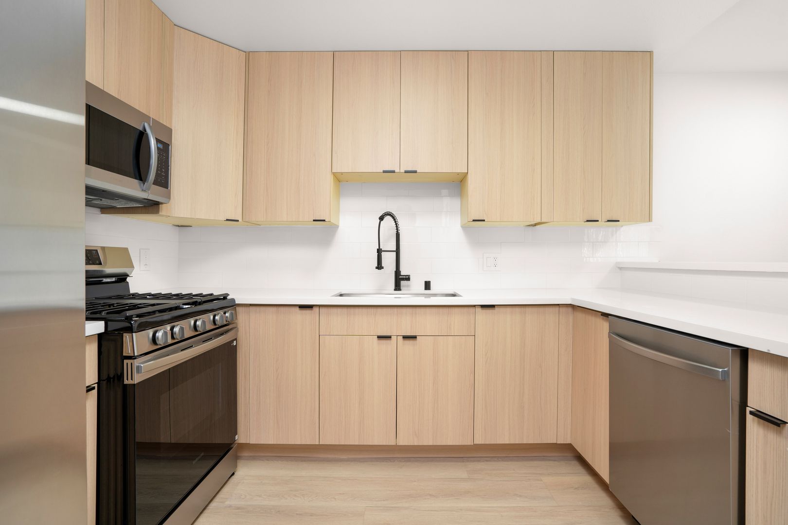 Venice Apartment: 2724 Abbot Kinney Blvd