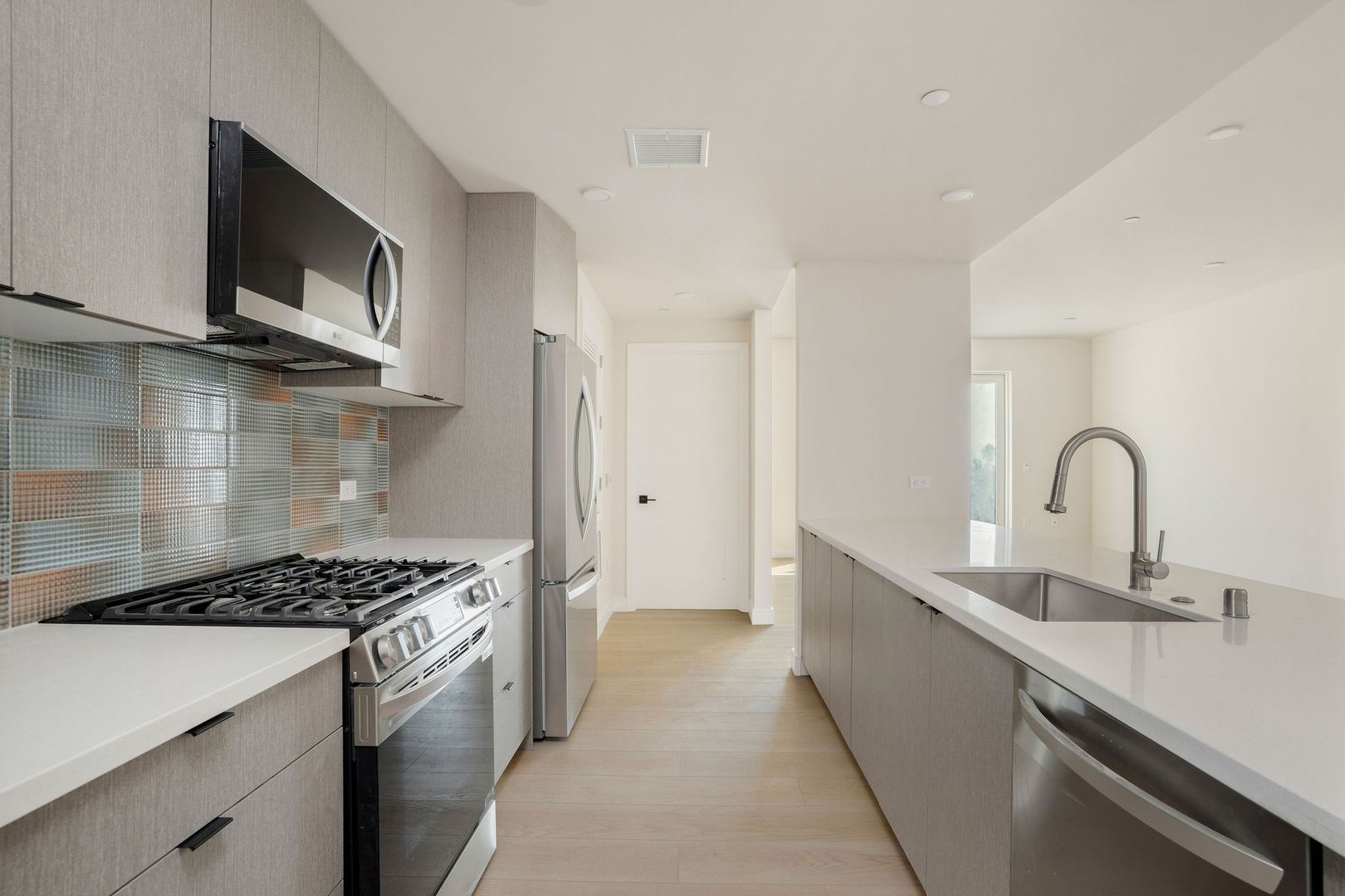 North Hollywood Apartment: 5320 Cartwright Ave