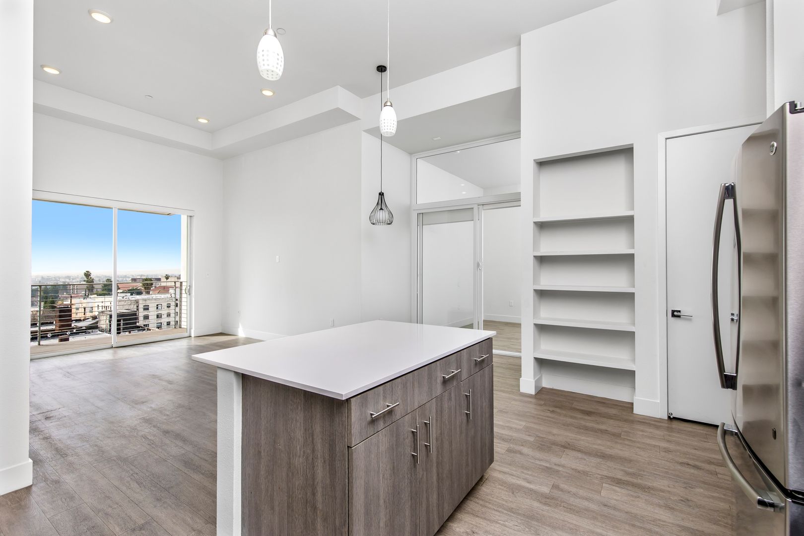 Los Angeles Apartment: 1331 W 7th St