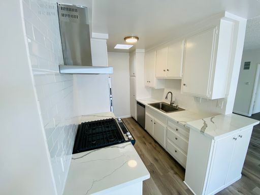 1BR/1BA in Hollywood Near Sunset & La Brea | Balcony + Free Parking | Up to 6 Weeks Free – photo 1