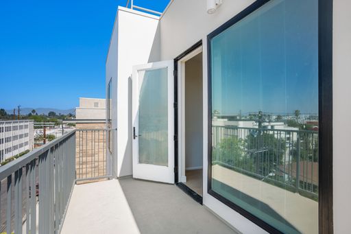 Luxury Apartments in the Heart of NoHo Arts District – photo 1