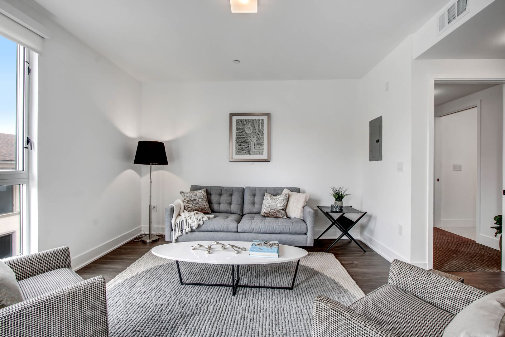 Los Angeles Apartment: 1168 S Barrington Ave